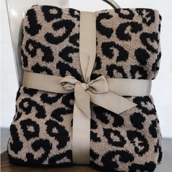 Luxurious large comfy ultra soft leopard print design throw blanket - Picture 4 of 4
